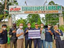 CSR JIEP Selama Ramadan, Berikan Bantuan Ribuan Sembako Serta Modal Usaha 