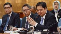 Menteri Perindustrian Airlangga Hartarto didampingi Direktur Jenderal Ketahanan dan Pengembangan Akses Industri Internasional Harjanto dan Ketua Umum Himpunan Kawasan Industri (HKI) Sanny Iskandar saat menerima Delegasi US-ASEAN