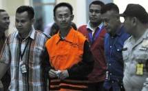 Ahmad Syafii (ASY) sebagai Bupati Pamekasan (Tengah) (Foto Ist)