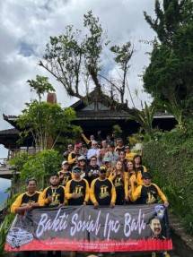 Ketua IMI Berikan Bantuan Sembako di Desa Tambakan Buleleng Bali