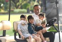 Presiden Jokowi dan cucu