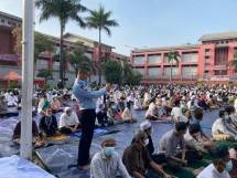 Suasana saat ASN di Rutan Kelas I Cipinang, Jakarta, menjalankan kewajibannya menjadi penjaga tahanan saat Idulfitri 1443H, Senin (02/05).