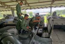 Perawatan Kendaraan Tempur Marinir