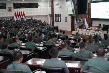 Pangkostrad Letjen TNI Maruli Simanjuntak Berikan Pembekalan Kepada Pasis Dikreg LXII Seskoad