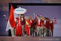 Pembukaan SEA Games 2021 Vietnam Meriah, Emilia Nova Bawa Bendera Merah Putih untuk Kontingen Indonesia