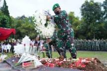 KASAD Jend TNI Dudung Abdurachman Pimpin Upacara Pemakaman Militer Alm. Brigjen TNI Stepanus Mahury
