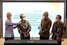 Penandatanganan dilakukan oleh Direktur Retail Banking BSI Kokok Alun Akbar (kedua dari kiri) dan Direktur Utama PT Jasamarga Related Business Dian Takdir Badrsyah (kedua dari kanan)