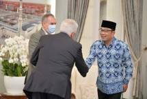 Gubernur Jawa Barat Ridwan Kamil diagendakan melakukan kunjungan kerja ke Eropa untuk bertemu dengan investor dari sejumlah negara. Gubernur bersama pejabat Pemda Provinsi Jabar akan bertolak, Rabu (18/5/2022). 