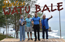 Kunjungi Pantai Watu Bale Pacitan, Syarief Hasan: Berpotensi Besar Jadi Destinasi Utama Wisman dan Domestik 