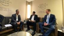 Menperin Agus Gumiwang Kartasasmita bersama Menko Perekonomian Airlangga Hartarto saat bertemu Presiden WEF B&oslash;rge Brende