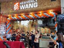 Chan Tee Seng (CEO FairPrice Group) bersama dengan Wince Sudarto (Director Tribina Group) melakukan tanda tangan perjanjian kerjasama sebagai bentuk komitmen bisnis didampingi oleh Wilson Lim (GM Heavenly Wang), Kenneth Tan (CBTO FairPrice Group) serta perwakilan duta besar Singapura Mr. Anil Kumar Nayar dan Anna Japutra dalam acara pembukaan store pertama Heavenly Wang di Indonesia di Sumareccon Mall Serpong