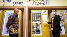 MenKopUKM Teten Masduki dalam acara Peluncuran Vending Machine UMKM Kolaborasi Blibli dengan Jumpstart