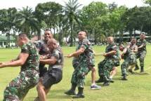 Olah Raga Gembira Prajurit Yonif 8 Marinir Bersama Yonif Raider 100 PS
