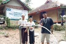 Sumur Wakaf yang sudah mengalir airnya untuk keperluan Ponpes 