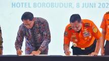 Penandatanganan MoU KAI dan Basarnas 
