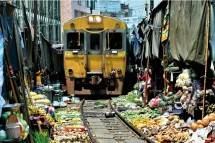Pasar Kereta Api Mae Klong di Thailand (Foto:www.libur.com.my)