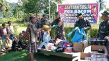 Satgas Pamtas Yonif 126 KC Bagikan Pakaian Layak Pakai 