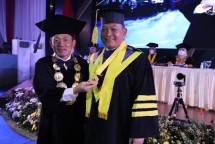 KASAD Jenderal TNI Dudung Abdurachman Raih Gelar Doktor dengan Predikat Cumlaude