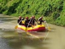  Prajurit Yonif 5 Tingkstkan Kemampuan Dayung Rafting di Praobolinggo