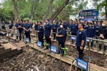 DPP Garda Pemuda NasDem melakukan penanaman mangrove secara serentak di 7 Provinsi yang berpusat di Provinsi DKI Jakarta tepatnya di Kawasan Suaka Margasatwa Muara Angke, Jakarta Utara, 