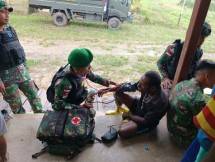 Satgas Pamtas Yonif 126 KC Laksanakan Pengobatan Door To Door 