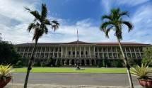 Universitas Gadjah Mada menduduki peringkat 231 pada pemeringkatan perguruan tinggi terbaik dunia QS World University Ranking (QS WUR) 2023 yang dirilis Kamis (9/6). UGM naik 23 peringkat dari tahun lalu, yaitu 254 dunia.