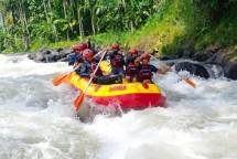 Prajurit Yonif 5 Surabaya Perdalam Ketrampilan Dayung Rafting