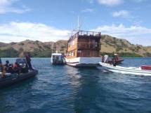 SAR Gabungan TNI AL Evakuasi Korban Kapal Pesiar di Labuah Bajo