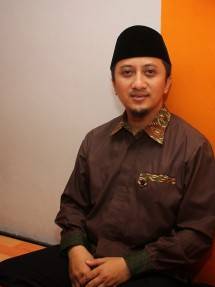 Ustad Yusuf Mansur owner Paytren saat memberikan keterangan tentang sertifikasi syariah.