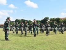 Prajurit Batalyon Infanteri 5 Marinir Latihan Kolone Senapan