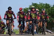 Danpasmar 1 Brigjen TNI (Mar) Hermanto Gowes Sepeda Bersama