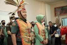 KASAD Jenderal RNI Dudung Abdurachman Dianugerahi Gelar Adat tertinggi Suku Dayak Mantir Hai Penambahan