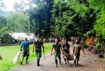 Satgas Pamtas Yonif Raider 142 KJ Gelar Kerja Bakti Bersama Warga