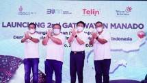 Komisaris Utama Telkom Bambang Permadi Soemantri Brodjonegoro (kedua dari kiri), Wali Kota Manado Andrei Angouw (kedua dari kanan), Direktur Wholesale & International Service Telkom Bogi Witjaksono (paling kanan), dan Direktur Utama Telin Budi Satria Dharma Purba (paling kiri) 
