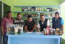 Direktur Operasional & Bisnis Andre Maulana dan Kepala Divisi Komersial Endang Sundhara mengunjungi Gabungan Kelompok Tani (Gapoktan) Sumber Makmur Desa Maos Kidul, Kecamatan Maos, Kabupaten Cilacap