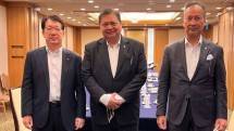Menko Perekonomian Airlangga Hartarto bersama Menperin Agus Gumiwang Kartasasmita saat menemui CEO Mitsubishi&nbsp;Motors Corporation Takao Kato (Foto: KemenkoPerekonomian)