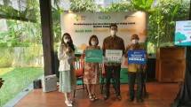 dari kiri, Susilowati selaku VP Marketing PT Kao Indonesia, Masahide Nishida selaku President Director PT Kao Indonesia, dan Imran Agus Nurali selaku Direktur Promosi Kesehatan dan Pemberdayaan Masyarakat Kemenkes RI berpose bersama usai acara penandatanganan perjanjian kerja sama Kemitraan Pentahelix sebagai upaya pembudayaan Gerakan Masyarakat Hidup Sehat (GERMAS) antara Kao Indonesia dengan KemenkesRI