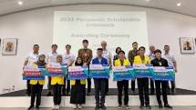 Para peserta penerima beasiswa Panasonic Gobel