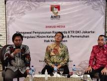 Kiri-kanan: Ary Fatanen, Ketua Divisi Advokasi dan Pendidikan Konsumen, Pakta Konsumen, Trubus Rahadiansyah, Pengamat Kebijakan Publik Universitas Trisakti, Gembong Warsono, Ketua Fraksi PDI-Perjuangan DPRD DKI. Ketiganya berbicara dalam Diskusi Media- Mengawal Penyusunan Ranperda KTR DKI Jakarta: Regulasi Minim Keterbukaan dan Pemenuhan Hak Konsumen, di Jakarta, Rabu, 27 Juli 2022