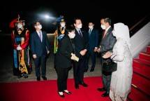 Presiden Jokowi dan Ibu Iriana Tiba di Seoul Korea Selatan