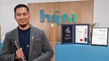 Chief Culture Officer ALAMI Group, Amrullah Tahad saat menerima penghargaan Best Companies to Work for in Asia dan Most Caring Companies dalam ajang HR Asia Awards 2022 