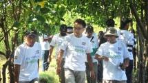 Presdir JCB, Takumi Takahashi bersama team OISCA melakukan peninjauan lahan Mangrove