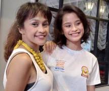 Artis Melly Manuhutu dan putrinya