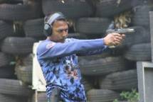 Perwira Resimen Kavaleri 1 Marinir Tingkatkan Kemampuan Menembak Pistol 