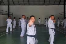 Prajurit Petarung Yonmarhanlan I Laksanakan Latihan Karate