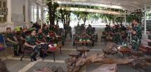 Wadankormar Brigjen TNI (Mar) Endi Supardi Menerima Mantan Siswa Sesko TNI Dikreg XLIX