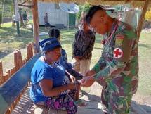 Satgas Pamtas Yonif Raider 142 KJ Tingkatkan Kesehatan Masyarakat Membrano Papua