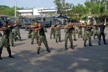Prajurit Yonif 1 Marinir Laksanakan Senam Senjata