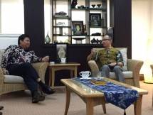 Menteri Perindustrian, Airlangga Hartarto saat menerima kunjungan Direktur Eksekutif CPOPC, Mahendra Siregar