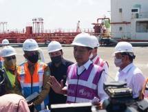 Presiden Jokowi didampingi Seskab Pramono Anung memberikan keterangan pers usai meresmikan Terminal Kijing, Mempawah, Kalbar, Selasa (09/08/2022). (Foto: Humas Setkab/Fitri) 